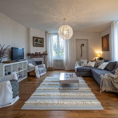 Bright Airy Spacious Apartment Паси Екстериор снимка